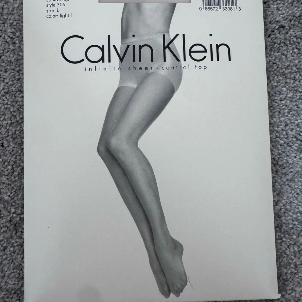 CALVIN KLEIN INFINITE SHEER CONTROL TOP PANTYHOSE STYL 705 Light 1 SZ B